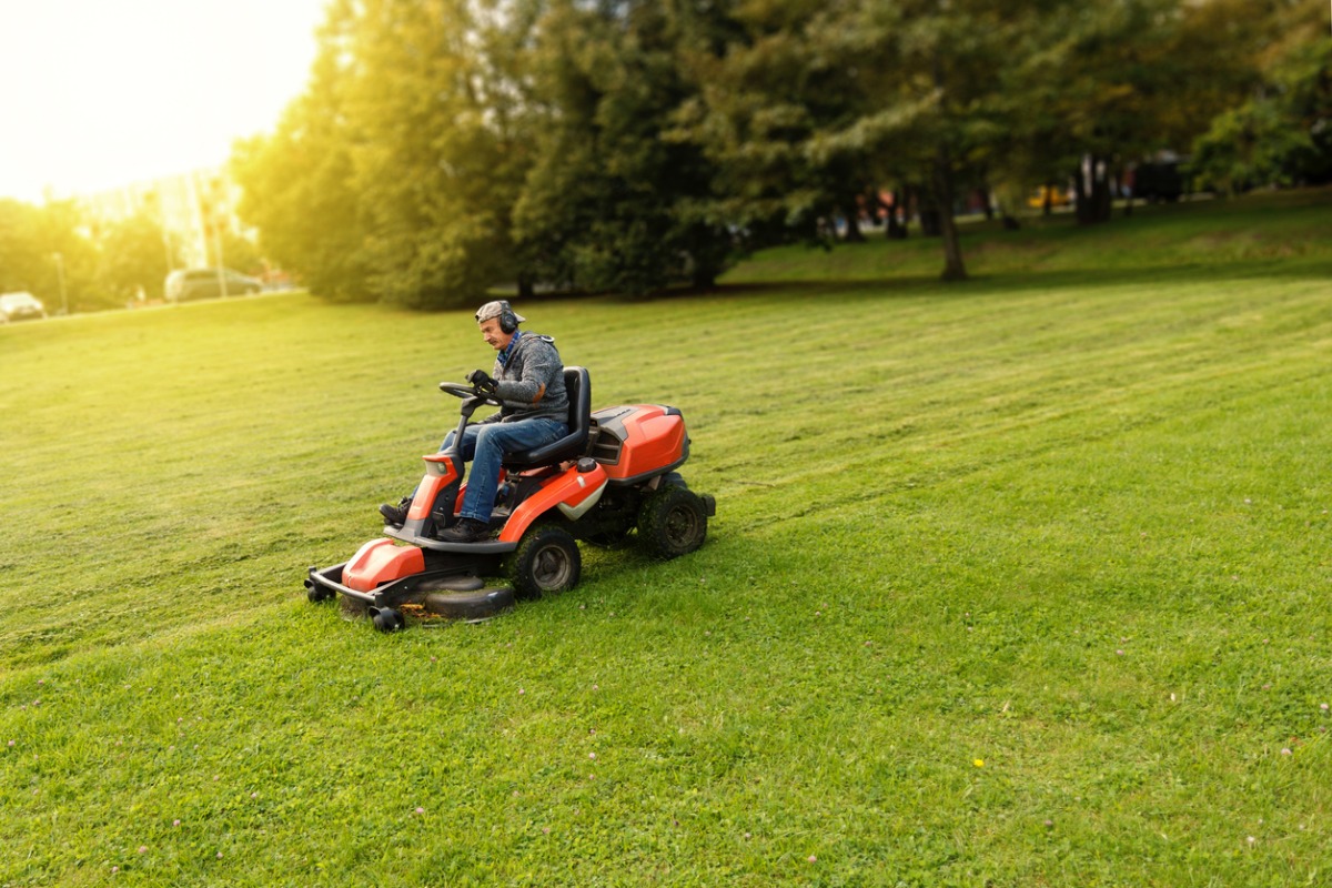 Lawn Care Business Software: Simplified Managing Teams and Field Work