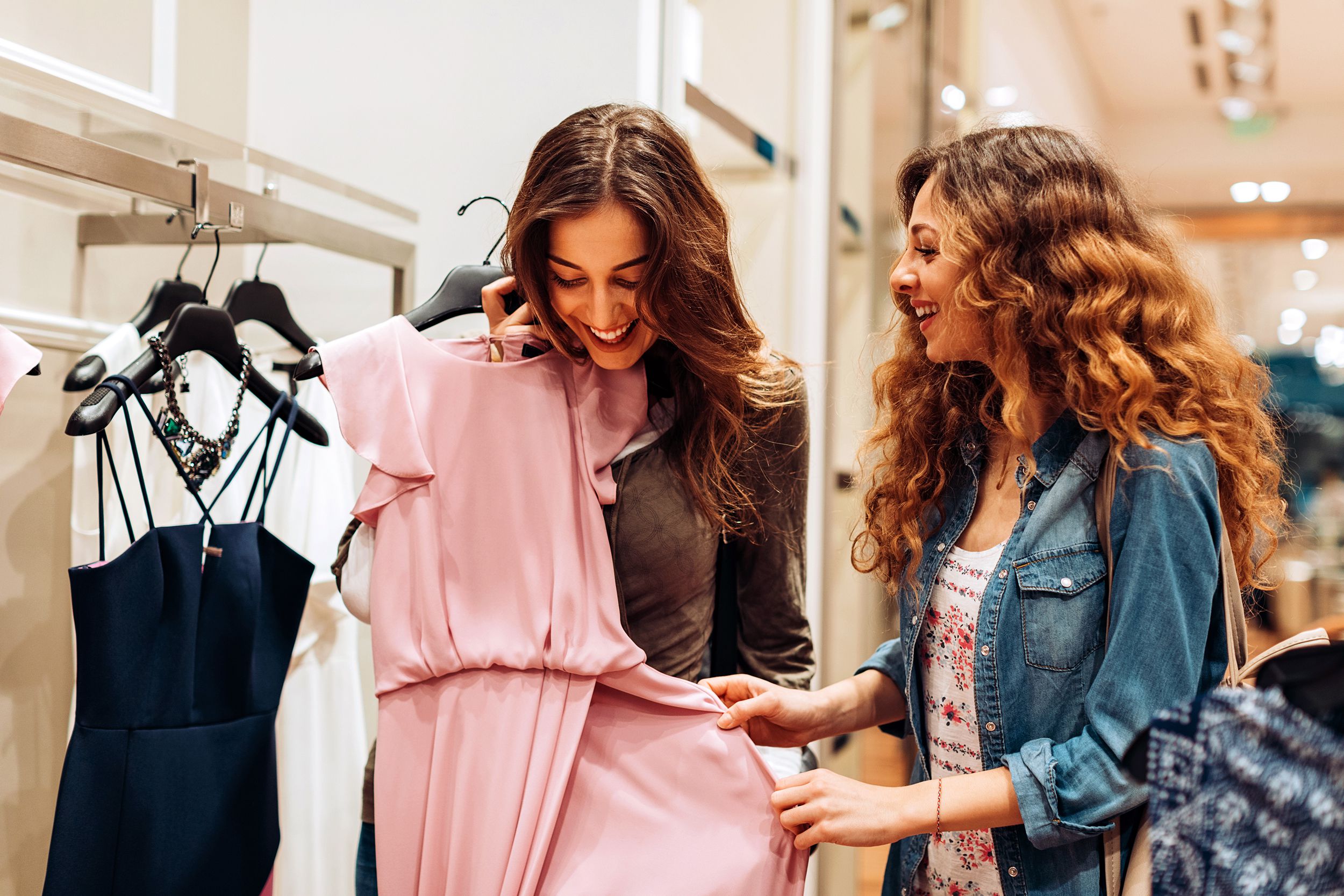 Trendy Outfit Shopping: Smart Ways to Save Money